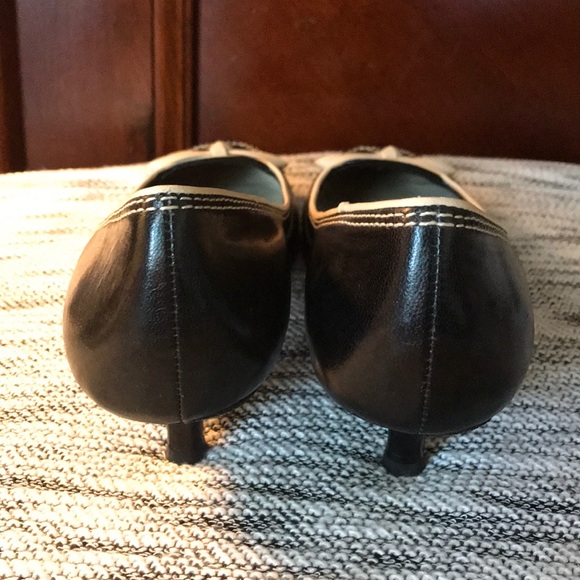 Cole Haan black and cream pumps - Picture 5 of 8